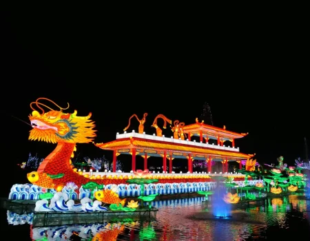Le magnifique Festival des Lanternes sur le lac d'Odyssud, un événement féérique incontournable lors de votre séjour à Blagnac.